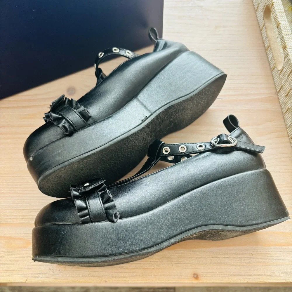 Mary Jane Black Women's‎ Platform Shoes Size 5.5 Gothic Heart Accent